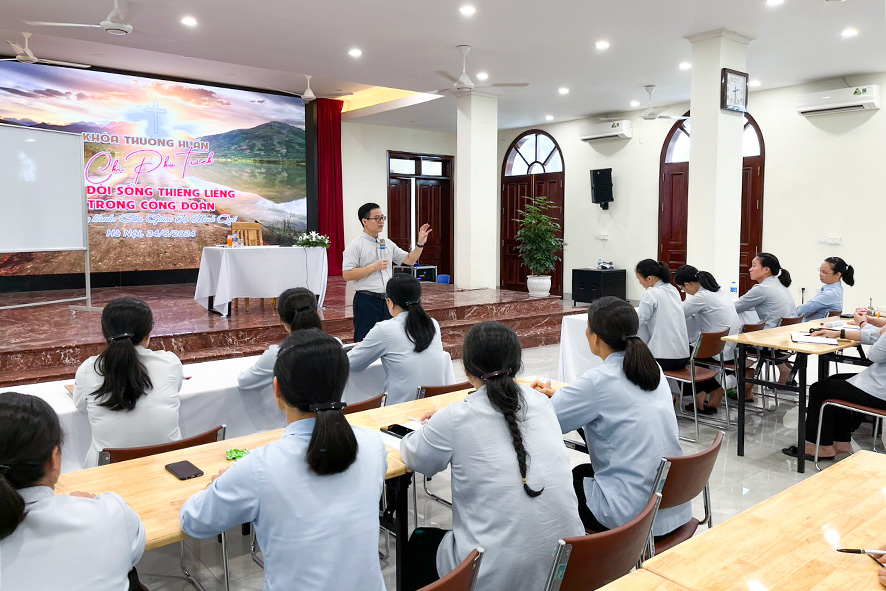 Dòng Mến Thánh Giá Hà Nội: Khóa thường huấn quý chị phụ trách cộng đoàn