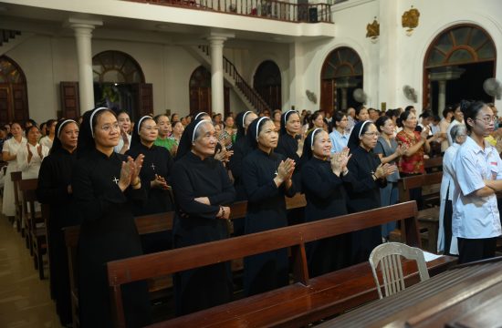 Cộng đoàn Mến Thánh Giá Phủ Lý: Hân hoan mừng lễ quan thầy Đức Trinh Nữ Ma-ri-a Nữ Vương