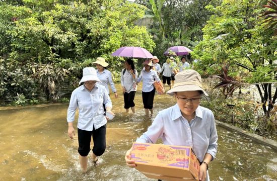 Hội Dòng Mến Thánh Giá Hà Nội chia sẻ với bà con gặp khó khăn sau bão lũ