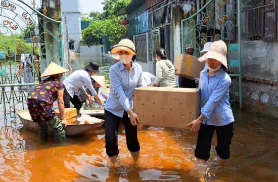 Cộng đoàn Mến Thánh Giá Bái Vàng cứu trợ anh chị em vùng lũ