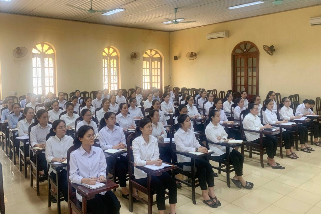 Khối Thanh tuyển và Đệ tử Dòng Mến Thánh Giá Hà Nội tĩnh tâm năm 2024