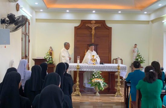 Các cộng đoàn dòng Mến Thánh Giá Hà Nội mừng lễ thánh quan thầy Tê-rê-sa Hài Đồng Giê-su