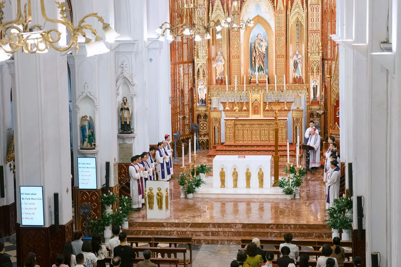 Sám hối cộng đồng mùa Chay tại Nhà thờ Chính Tòa Hà Nội: Sống tâm tình trở về trong Năm Thánh 2025