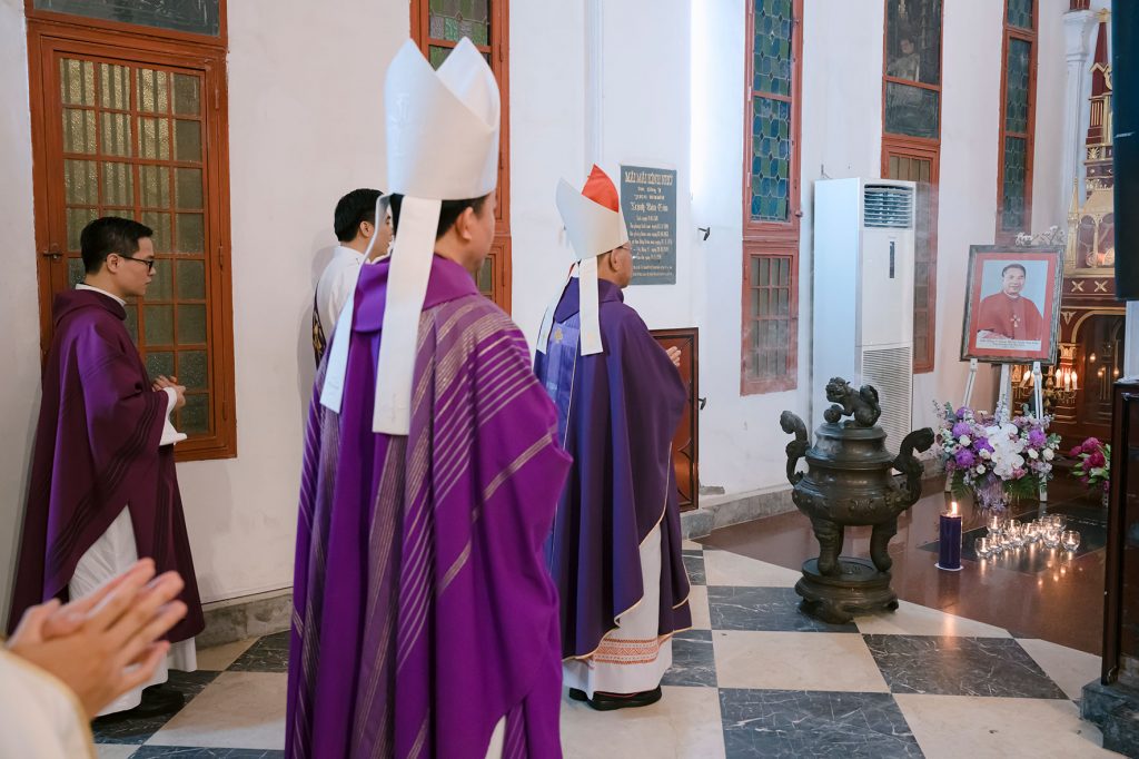 Dòng Mến Thánh Giá Hà Nội: Tưởng nhớ Đức Hồng Y Giu-se Ma-ri-a Trịnh Văn Căn Dòng Mến Thánh Giá Hà Nội: Tưởng nhớ Đức Hồng Y Giu-se Ma-ri-a Trịnh Văn Căn