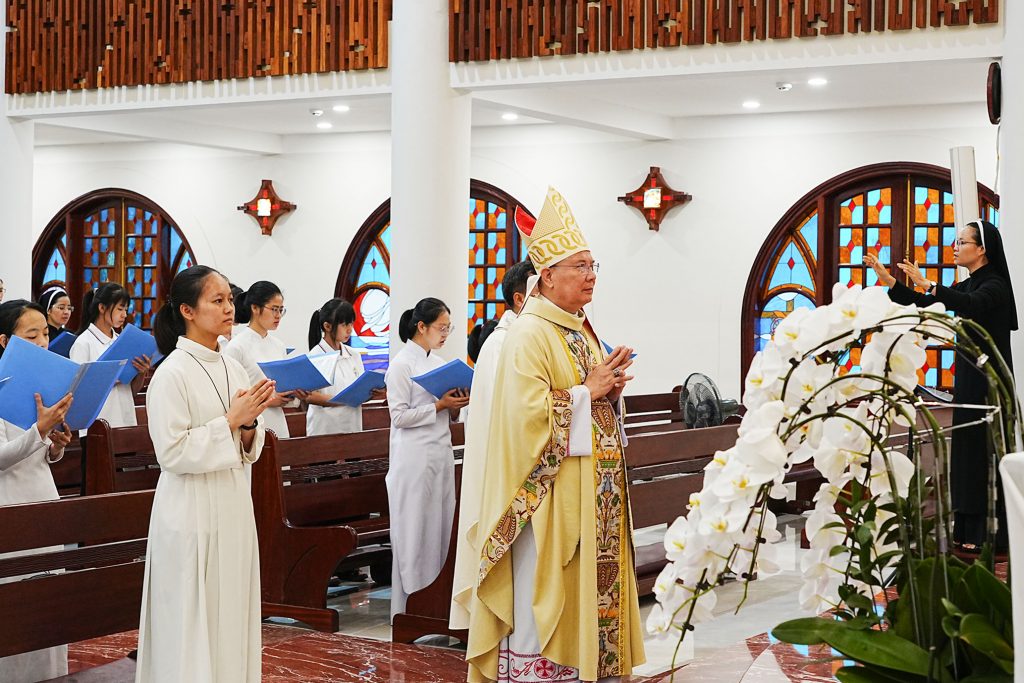 Đức Tổng Giám mục Giu-se Đặng Đức Ngân dâng Thánh lễ Tạ ơn tại Dòng Mến Thánh Giá Hà Nội Đức Tổng Giám mục Giu-se Đặng Đức Ngân dâng Thánh lễ Tạ ơn tại Dòng Mến Thánh Giá Hà Nội